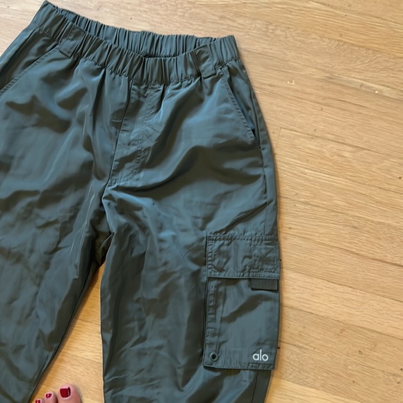 Alo Yoga green cargo pants - Picture 3 of 5